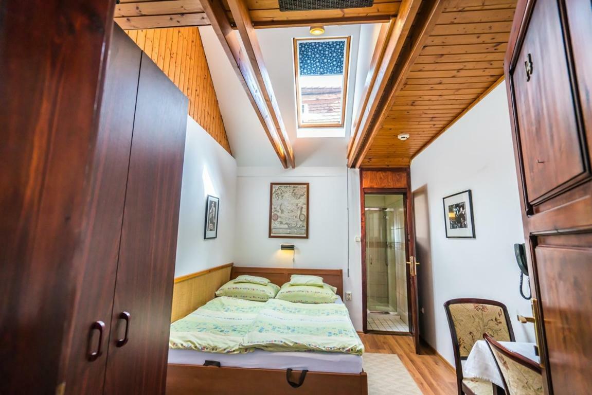 Szent Kristof Panzio Hotel Esztergom Buitenkant foto