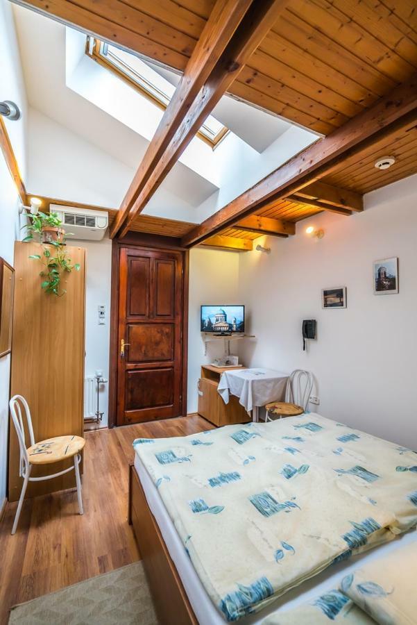Szent Kristof Panzio Hotel Esztergom Buitenkant foto