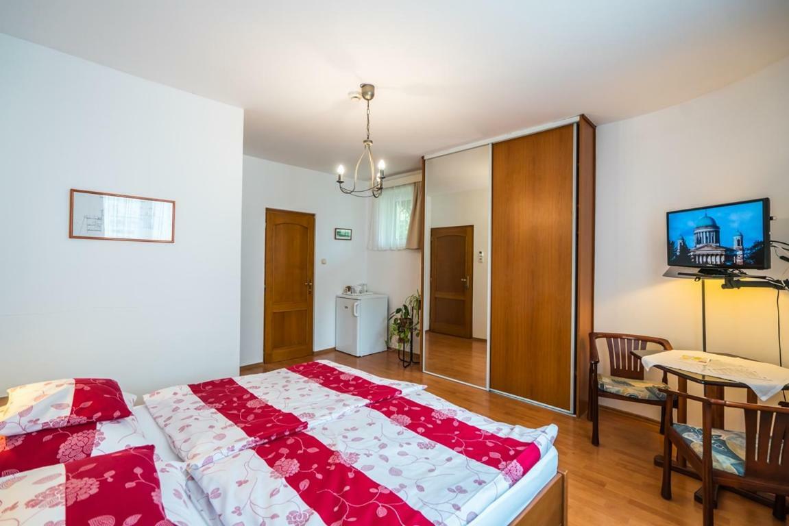 Szent Kristof Panzio Hotel Esztergom Buitenkant foto