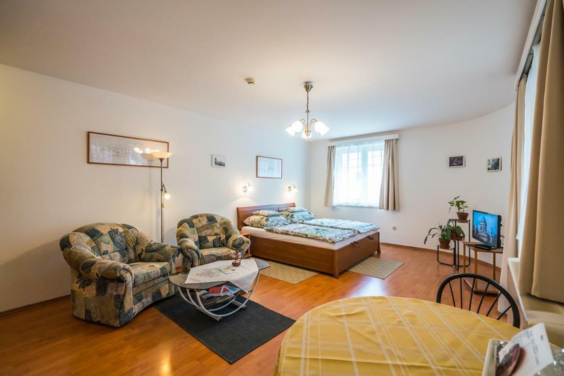 Szent Kristof Panzio Hotel Esztergom Buitenkant foto