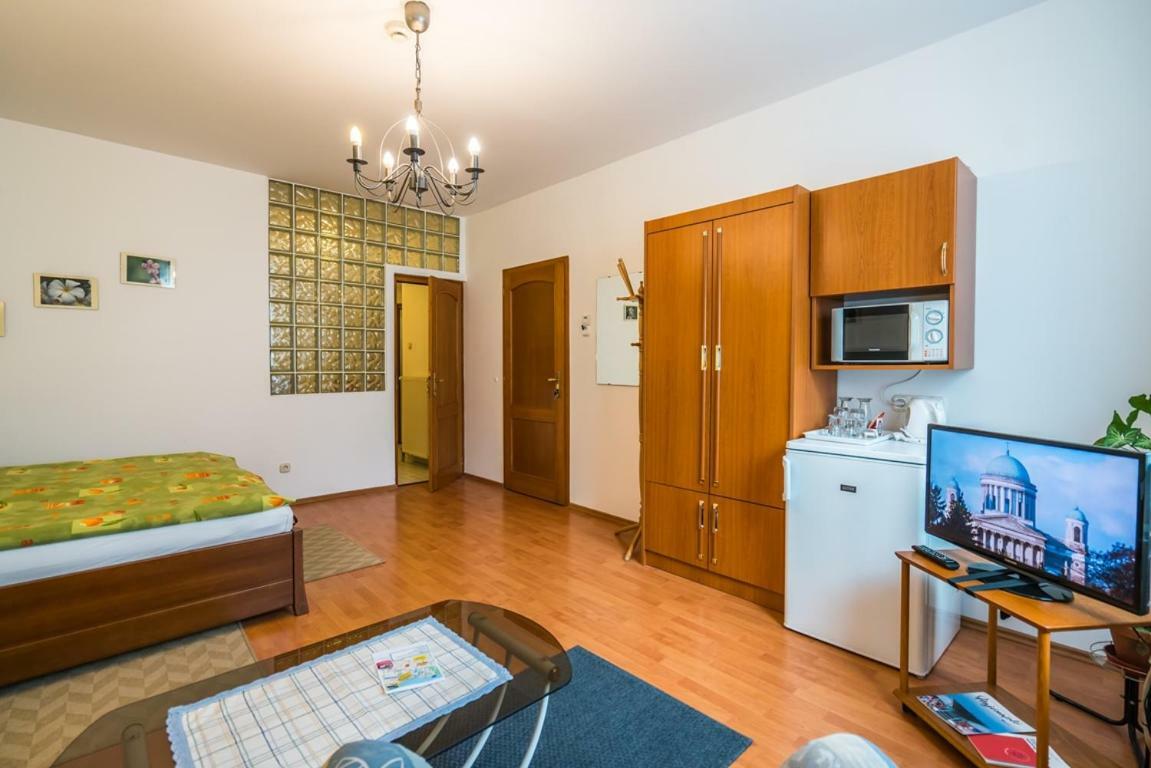 Szent Kristof Panzio Hotel Esztergom Buitenkant foto