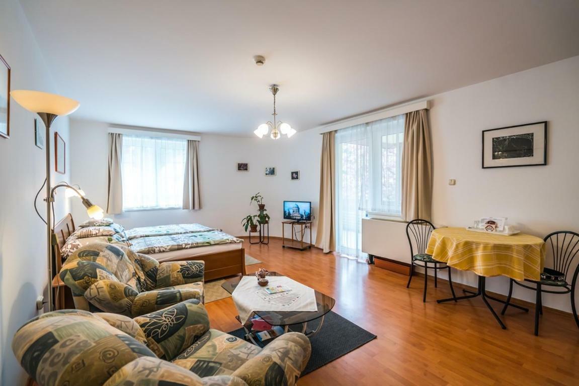 Szent Kristof Panzio Hotel Esztergom Buitenkant foto