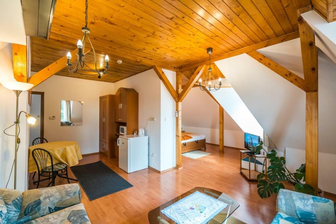 Szent Kristof Panzio Hotel Esztergom Buitenkant foto