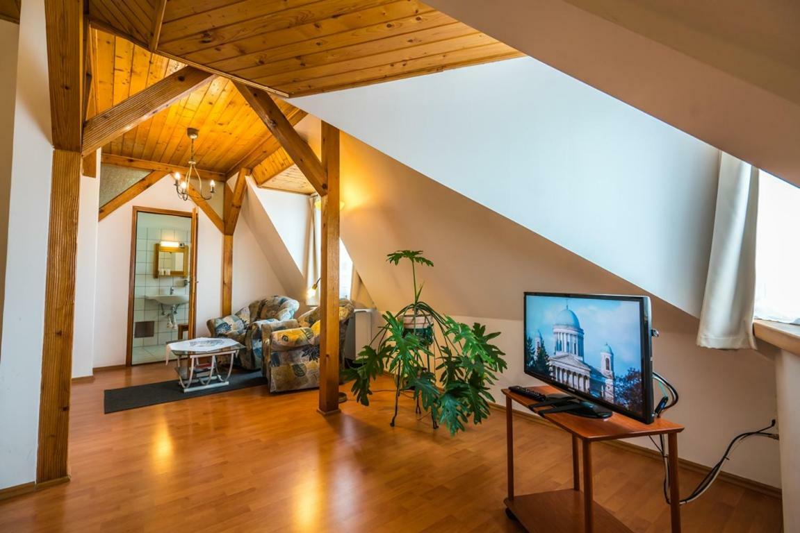 Szent Kristof Panzio Hotel Esztergom Buitenkant foto