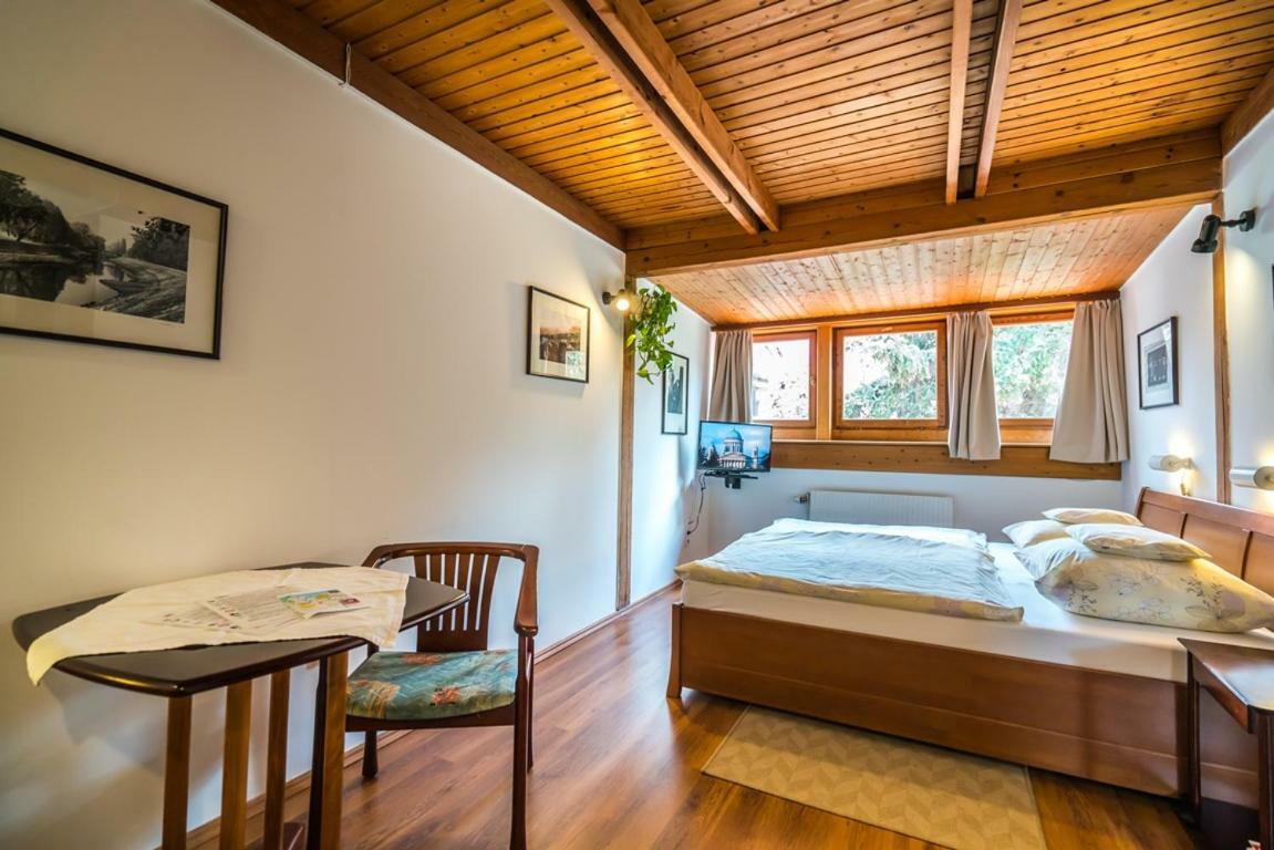 Szent Kristof Panzio Hotel Esztergom Buitenkant foto