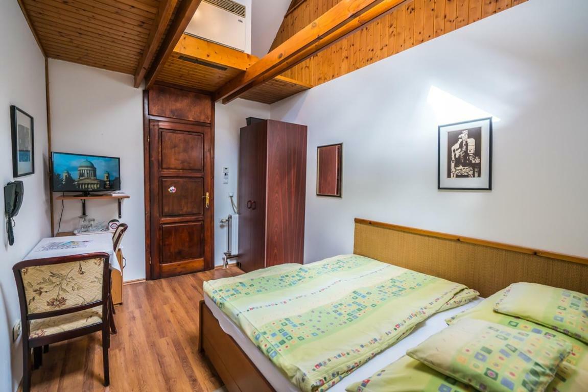 Szent Kristof Panzio Hotel Esztergom Buitenkant foto