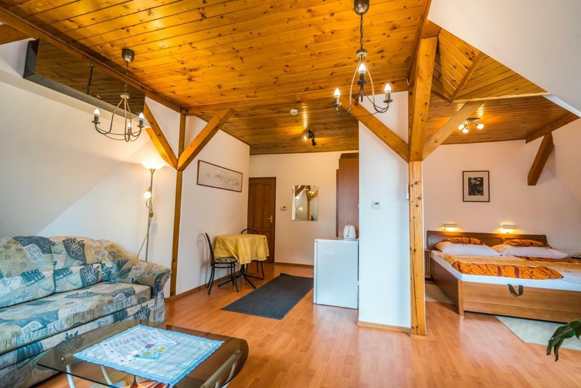 Szent Kristof Panzio Hotel Esztergom Buitenkant foto