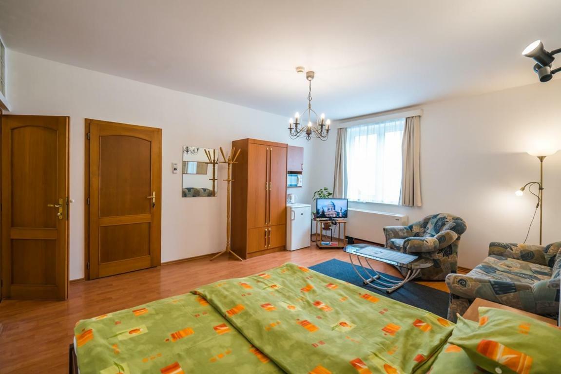 Szent Kristof Panzio Hotel Esztergom Buitenkant foto