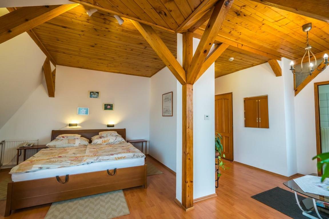 Szent Kristof Panzio Hotel Esztergom Buitenkant foto