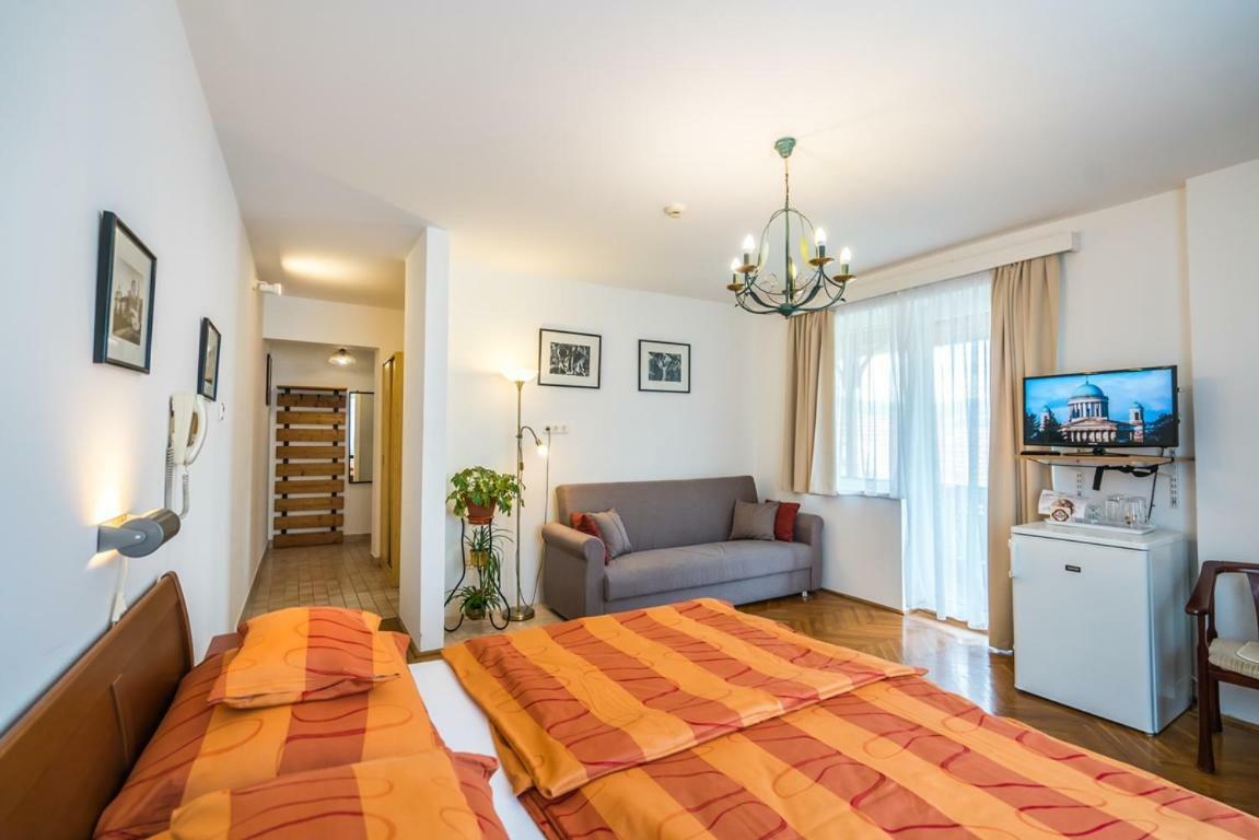 Szent Kristof Panzio Hotel Esztergom Buitenkant foto