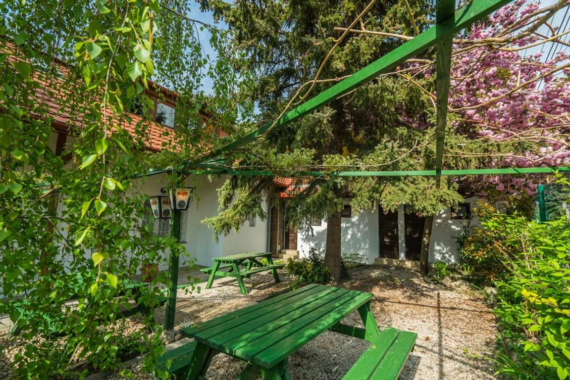 Szent Kristof Panzio Hotel Esztergom Buitenkant foto